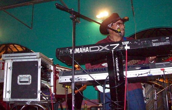 Grupo Suave C 82008.jpg